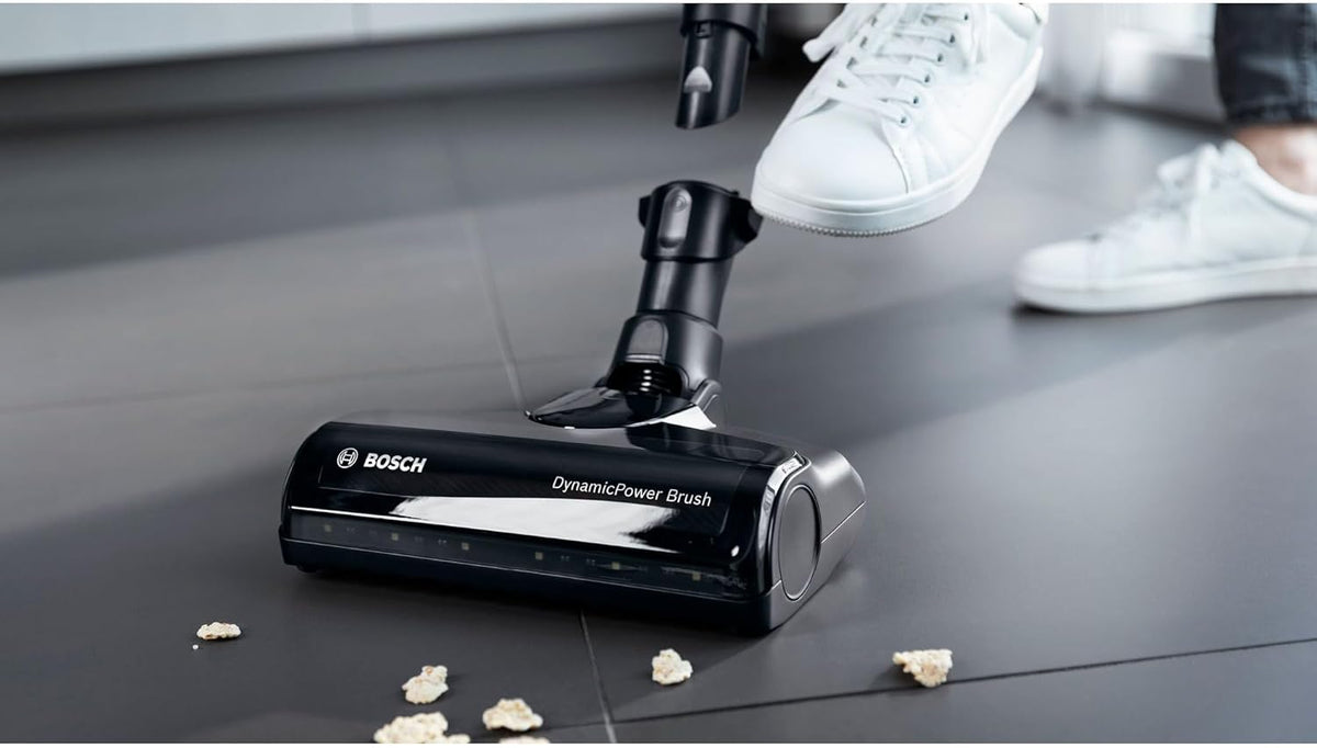 Bosch Akku-Staubsauger Unlimited 7 BSS711W, kabelloser Handstaubsauger, beutellos, Wechselakku, Knickrohr, Hygiene-Filter, 10 Jahre Motorgarantie, XXL-Polsterdüse, LED-Beleuchtung, Turbostufe, weiß