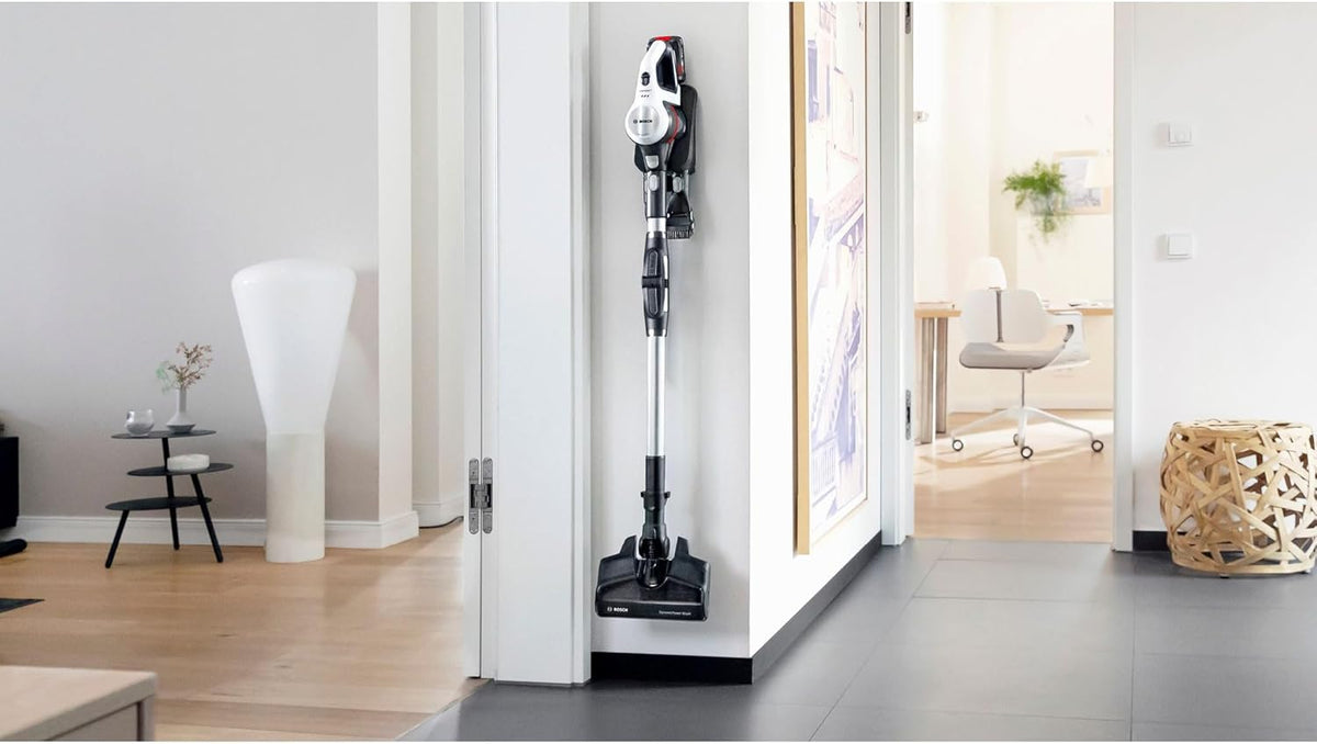 Bosch Akku-Staubsauger Unlimited 7 BSS711W, kabelloser Handstaubsauger, beutellos, Wechselakku, Knickrohr, Hygiene-Filter, 10 Jahre Motorgarantie, XXL-Polsterdüse, LED-Beleuchtung, Turbostufe, weiß