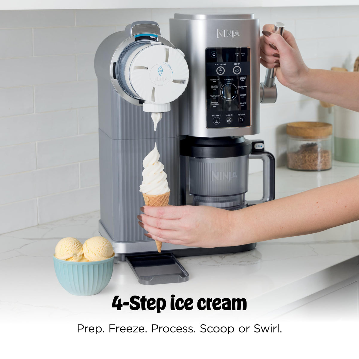 Ninja CREAMi Swirl 13-in-1 Eismaschine, Softeis, Sorbet, Milchshake & Frozen Joghurt, 2 × 473 ml Behälter